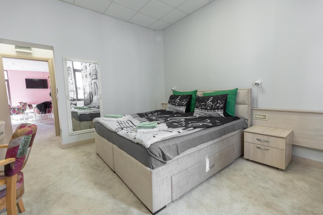 City Smart Nis Bagian luar foto