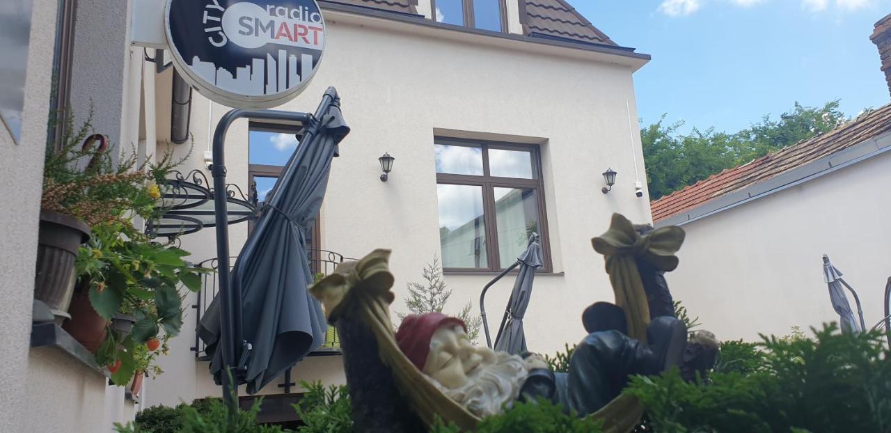 City Smart Nis Bagian luar foto