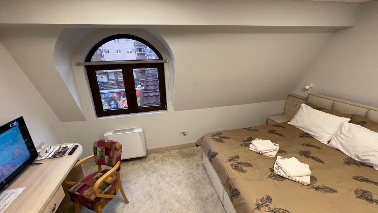 City Smart Nis Bagian luar foto