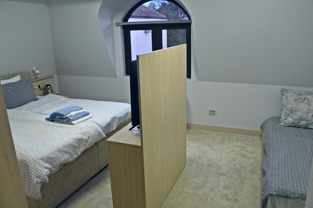 City Smart Nis Bagian luar foto